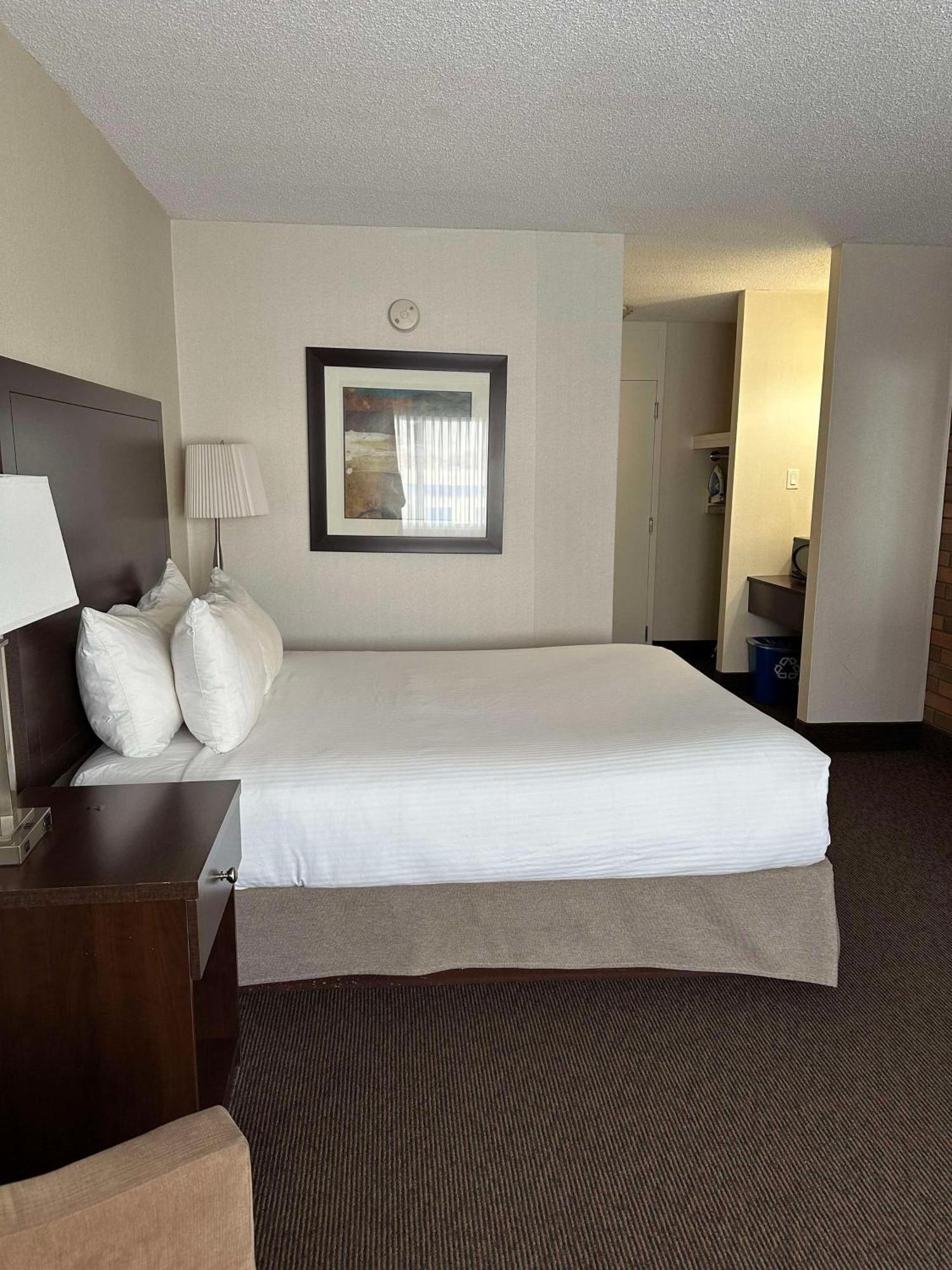 Best Western Cedar Park Inn Edmonton Exteriör bild